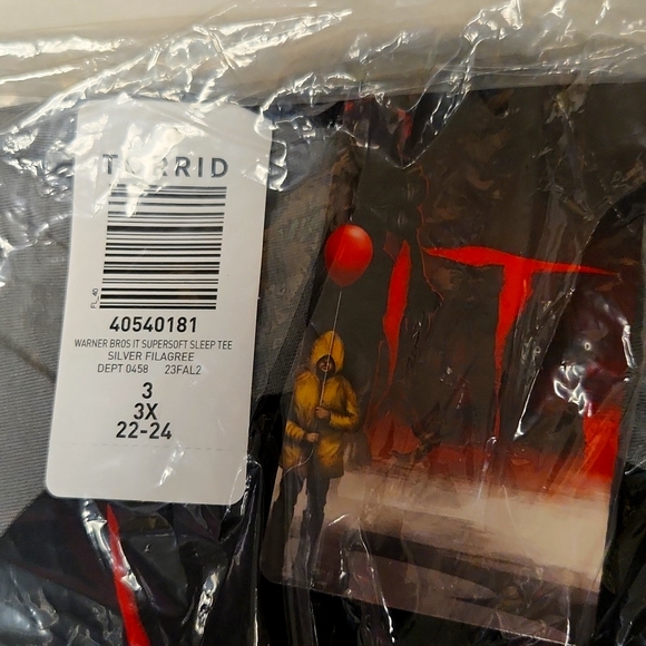 ❤️NWT VINTAGE TORRID TEE - PENNYWISE STEPHEN KING'S IT SCARY CLOWN HALLOWEEN - Picture 5 of 13